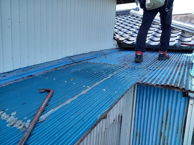トタン屋根の雨漏り修理